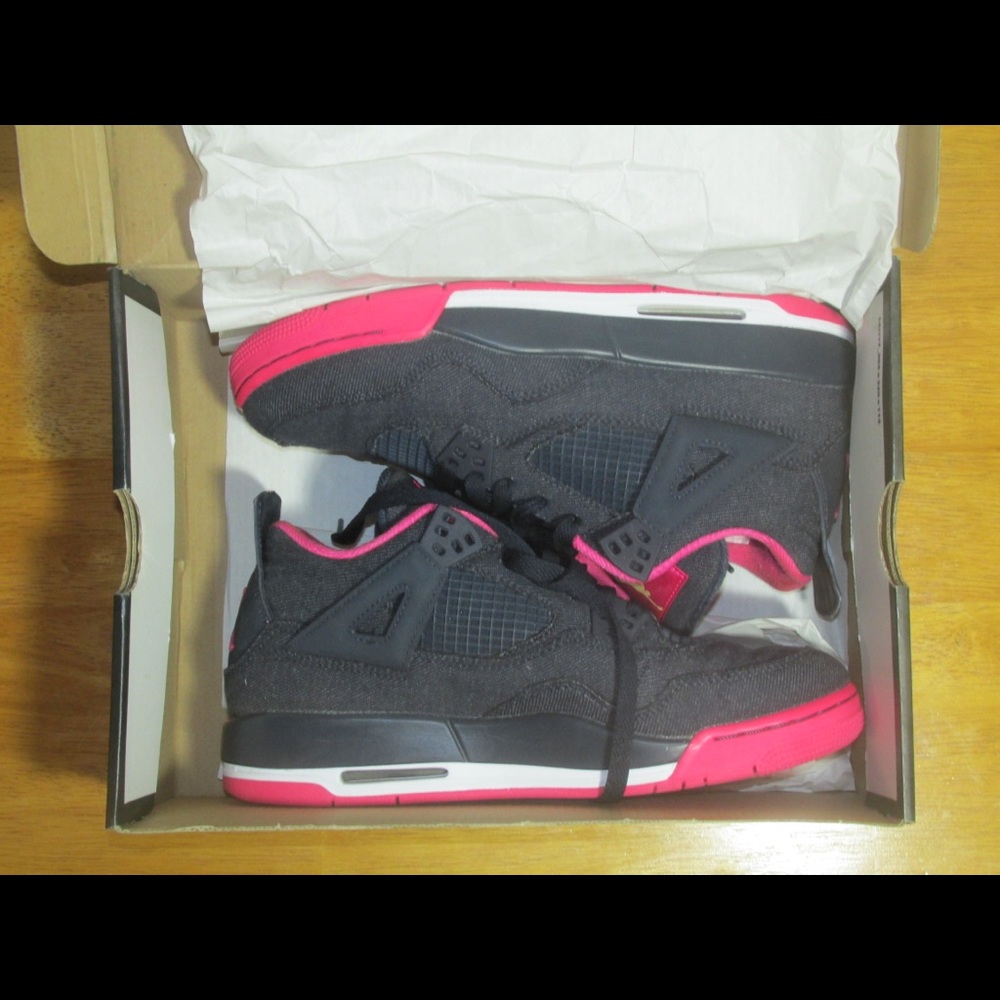 Nike Air Jordan 4 Retro Denim GS size 7 Y
